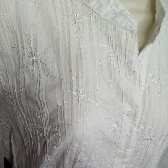 Unbranded Womens Medium White 3/sleeve‎ Buton Up Blouse Floral - Picture 3 of 16